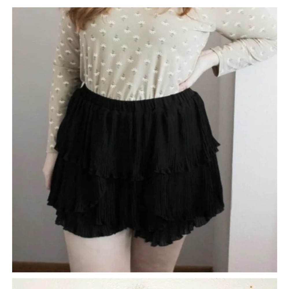 City Chic Pleat Away Ruffle Shorts Plus Size 16 Black